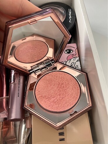 Fenty Beauty Fenty beauty diomand higliter