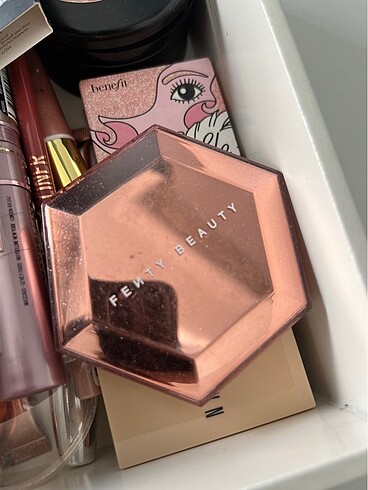 Beden Fenty beauty diomand higliter