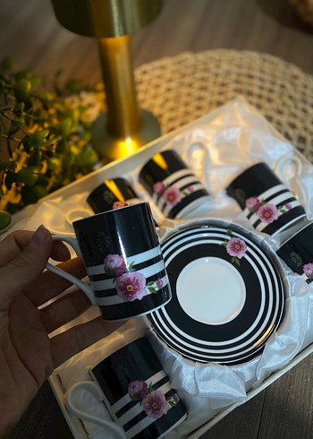 Çiçek Desenli Siyah Porselen Fincan Takımı - Görsel 2