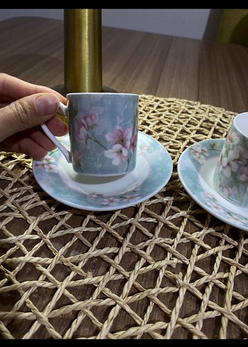 Pastel Desenli Beyaz Kahve Fincanı ve Tabağı Seti - Görsel 2