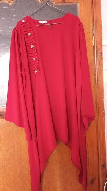 Kırmızı tunik