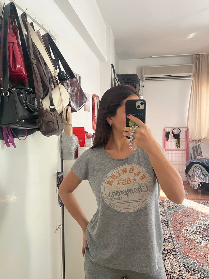 Gri Kadın Baskılı Kısa Kollu Tişört - Görsel 4