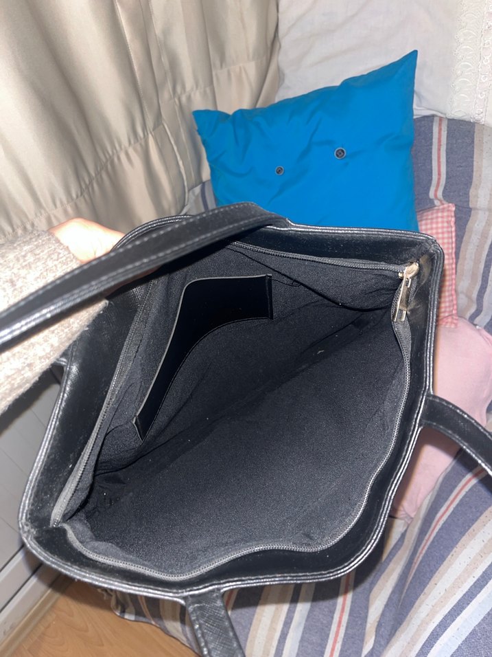 Siyah çanta - Görsel 2