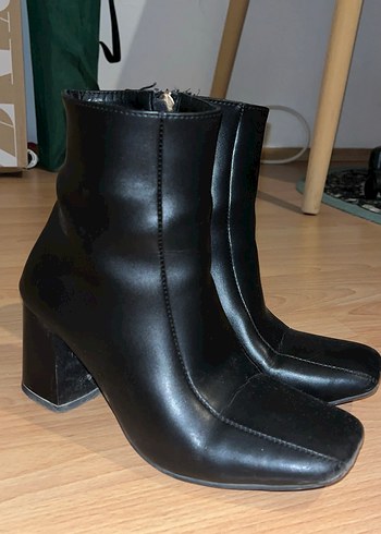 Siyah Deri Topuklu Kadın Bot - Görsel 2