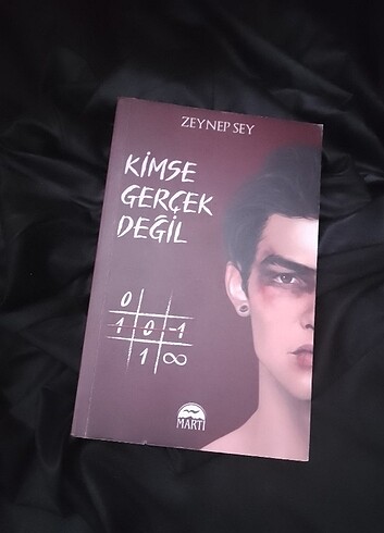 Kimse gerçek değil