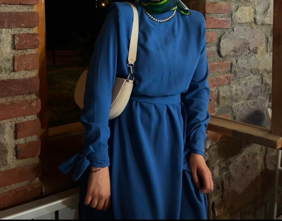 Mavi Kemerli Uzun Kadın Elbise - Görsel 2