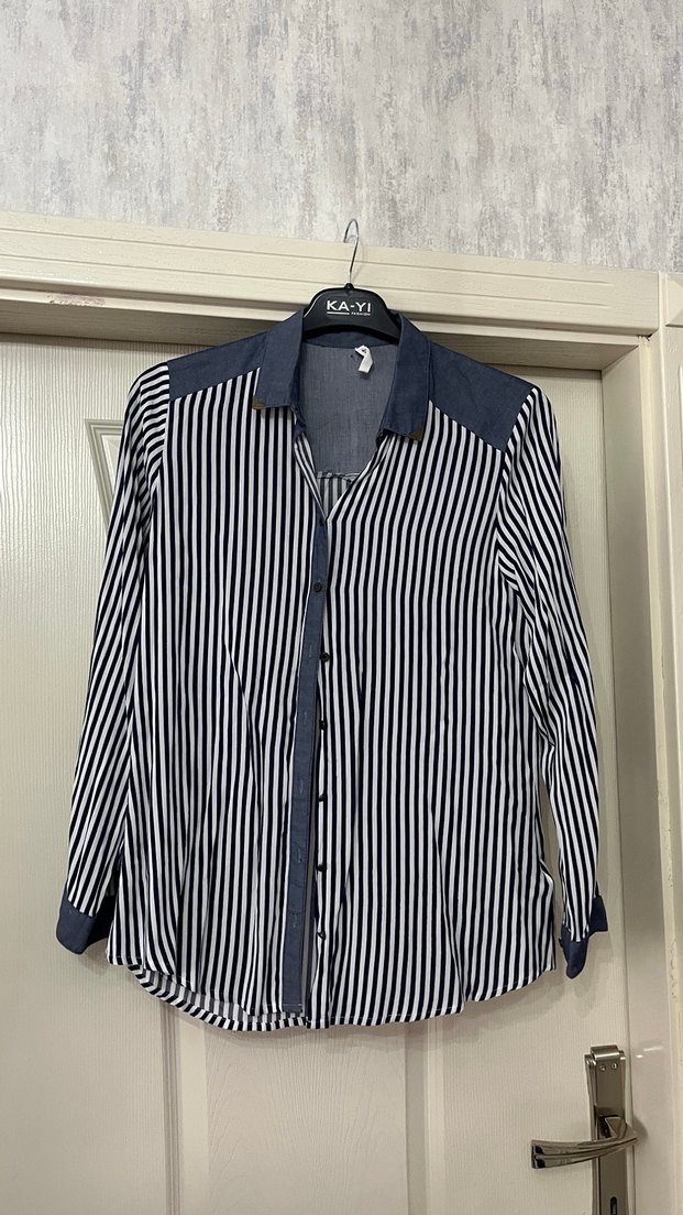 Düğmeli Mavi Çizgili Uzun Kollu Kadın Gömlek - Görsel 2