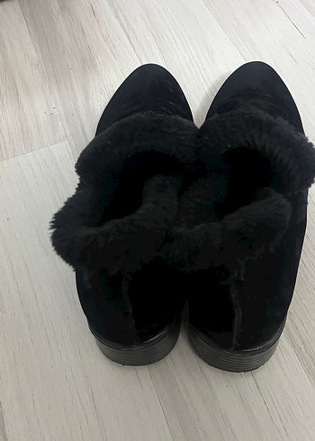 Siyah Kürklü Kadın Günlük Bot - Görsel 5