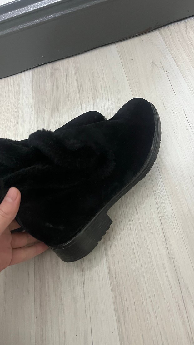 Siyah Kürklü Kadın Günlük Bot - Görsel 4