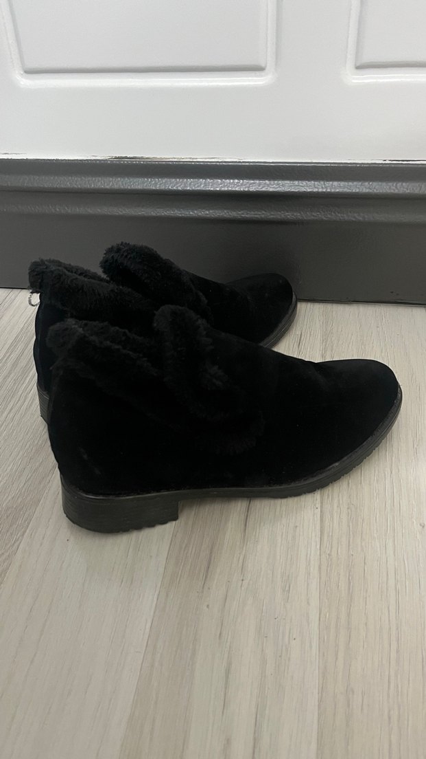 Siyah Kürklü Kadın Günlük Bot - Görsel 2