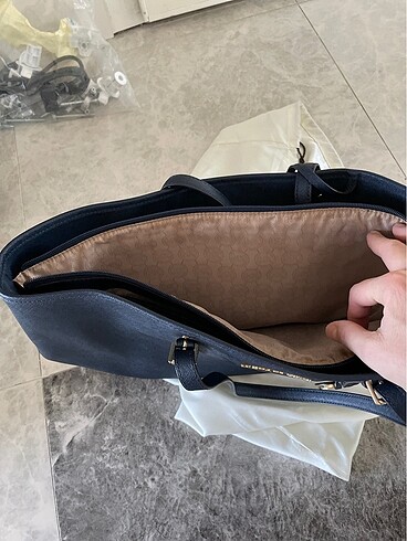 Beden lacivert Renk Orijinal az kullanılmış Michael Kors omuz çanta