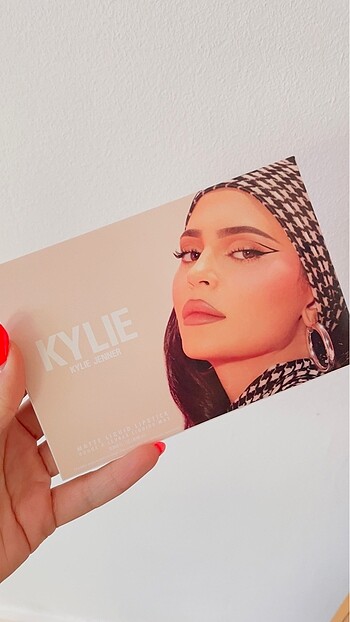 Kylie Cosmetics Kylie 300 Koko K Ruj