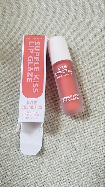 Kylie Supple Kiss Lip Glaze