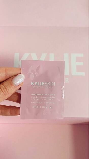 Kylie Skin Niancinamide Cilt Serumu