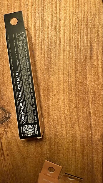 Beden Elf Cosmetics Concealer
