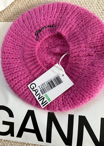 Pembe Örgü GANNI Bere