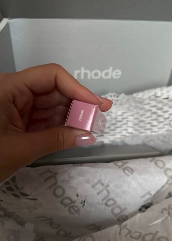 Rhode Pastel Pembe Dudak Balsamı - Görsel 2