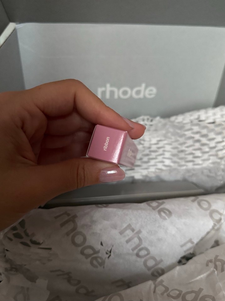 Rhode Pastel Pembe Dudak Balsamı - Görsel 2