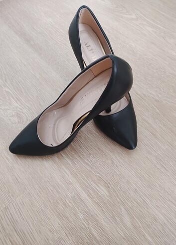 38 Beden Stiletto 