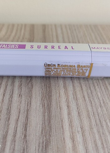 Beden Maybelline Surreal Mascara