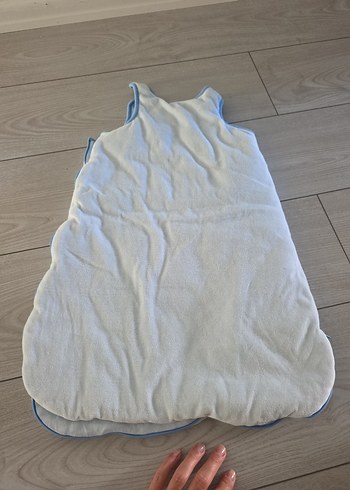 Diğer Mavi Nakışlı Bebek Önlüğü