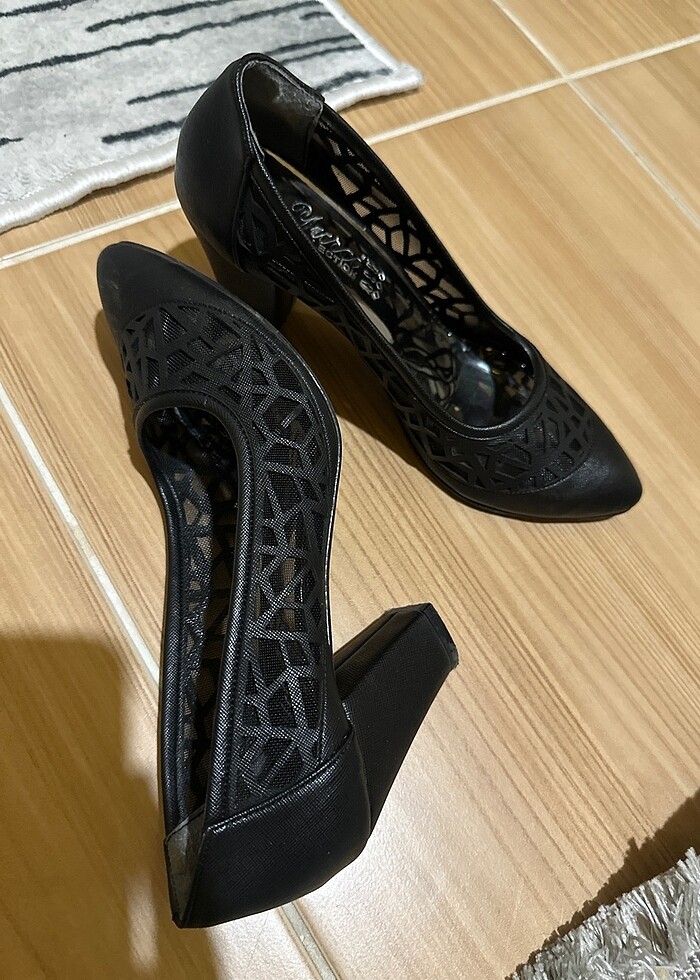 Siyah topuklu ayakkabı - Görsel 2