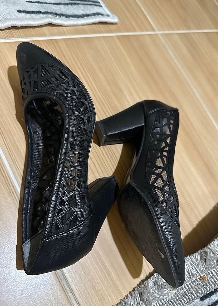 Siyah topuklu ayakkabı - Görsel 3