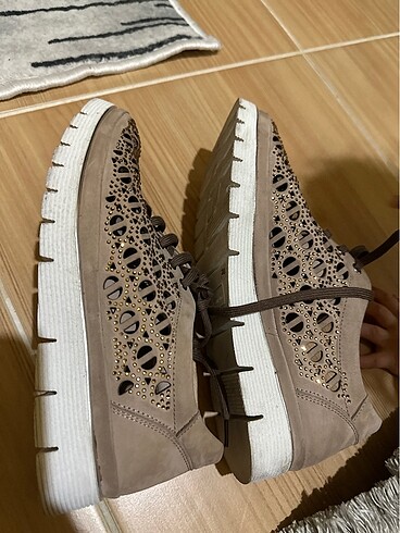 Pul işlemeli spor ayakkabı - Görsel 3