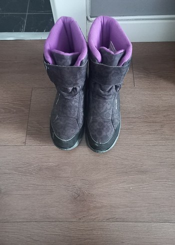 Kadin Mor ve Gri Cırt Cırtlı Bot - Görsel 2