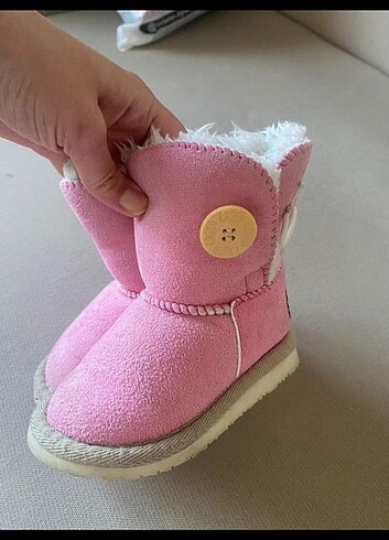 UGG BOT