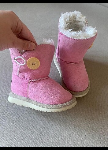 Ugg UGG BOT