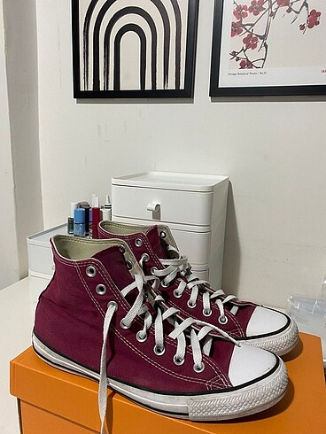 Bordo Converse