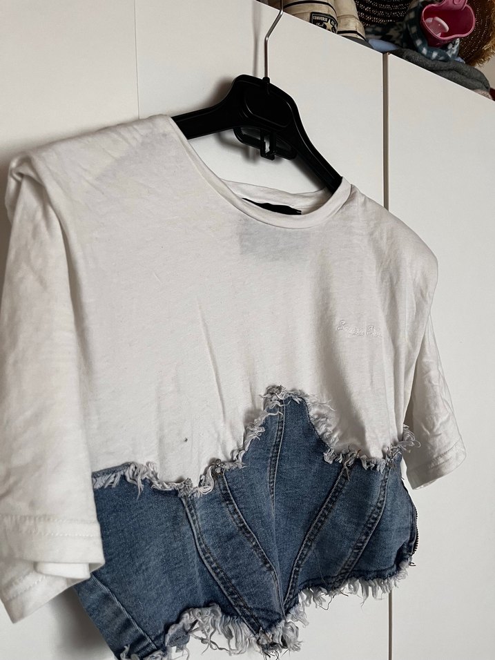 Denim Detaylı Beyaz Crop Top - Görsel 2