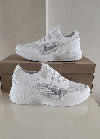 Beyaz Sneaker Spor Ayakkabı 