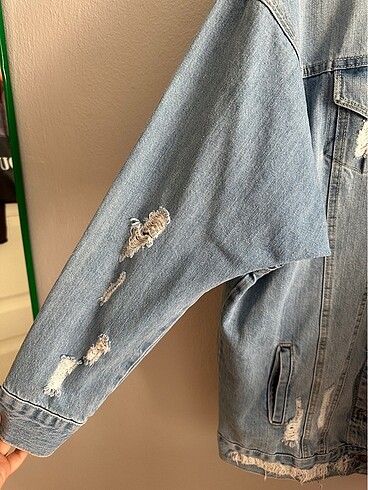 Uzun Yırtık Kot Ceket - Görsel 3