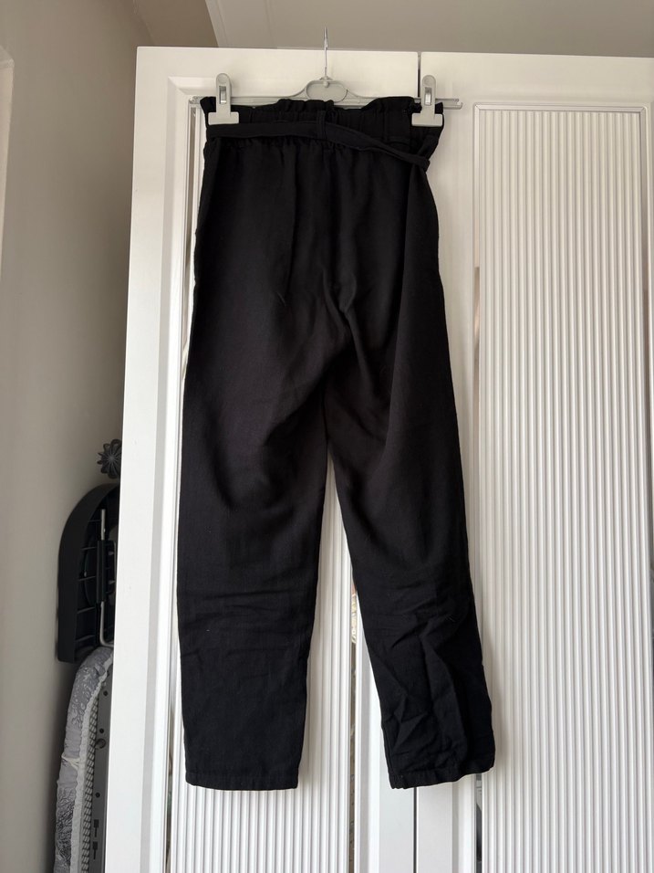 Siyah Kemerli Rahat Kesim Keten Pantolon - Görsel 3