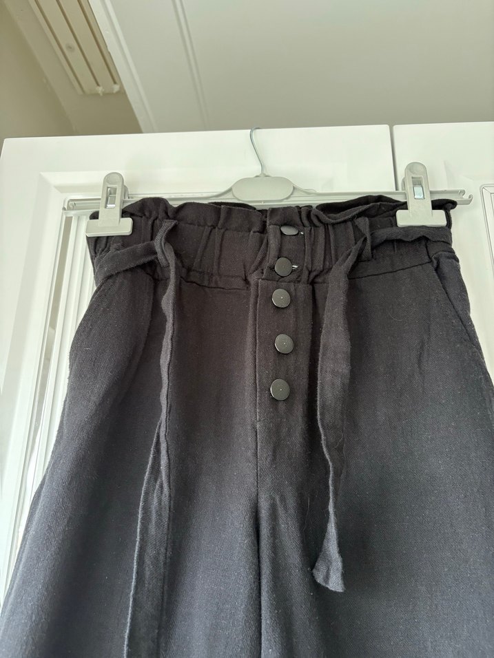 Siyah Kemerli Rahat Kesim Keten Pantolon - Görsel 2