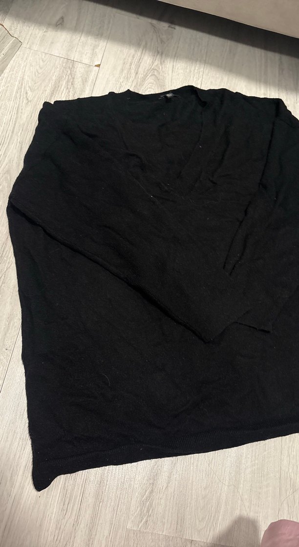 Düğmeli Siyah V Yakalı Kadın Kazak - Görsel 4