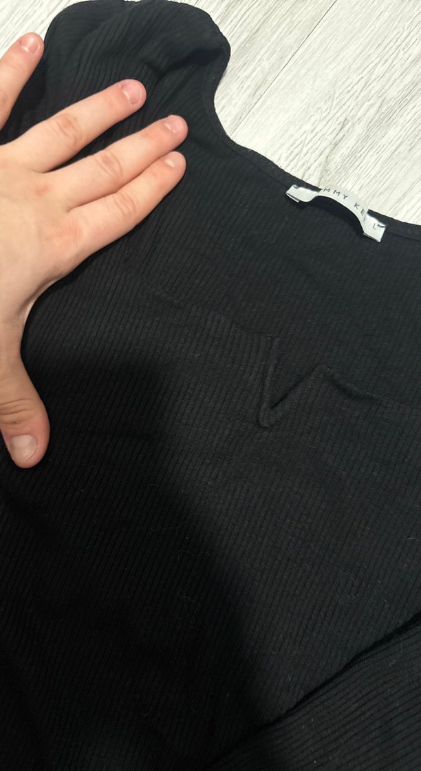 Siyah v yaka demirli uzun kollu triko - Görsel 5