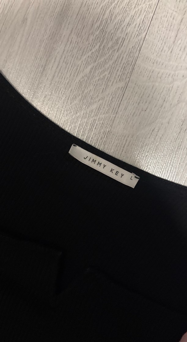 Siyah v yaka demirli uzun kollu triko - Görsel 3