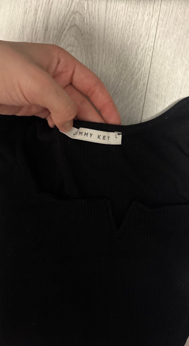 Siyah v yaka demirli uzun kollu triko - Görsel 2