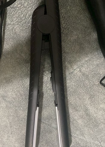 Siyah ve Gri Saç Düzleştirici - Görsel 3