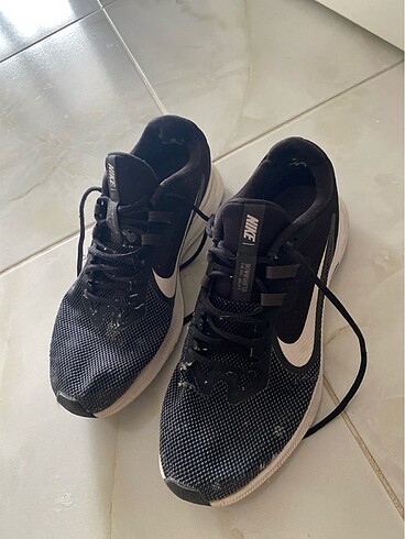 43 Beden siyah Renk Nike spor ayakkabısı