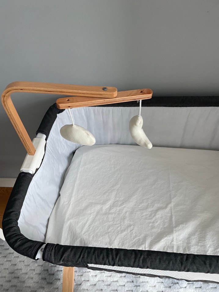 Gri-Beyaz Bebek Beşiği ve Sepeti - Görsel 3