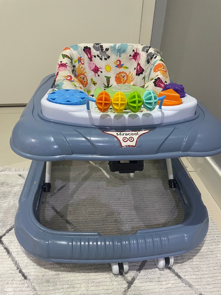 Renkli Desenli Gri Bebek Yürüteci - Görsel 3