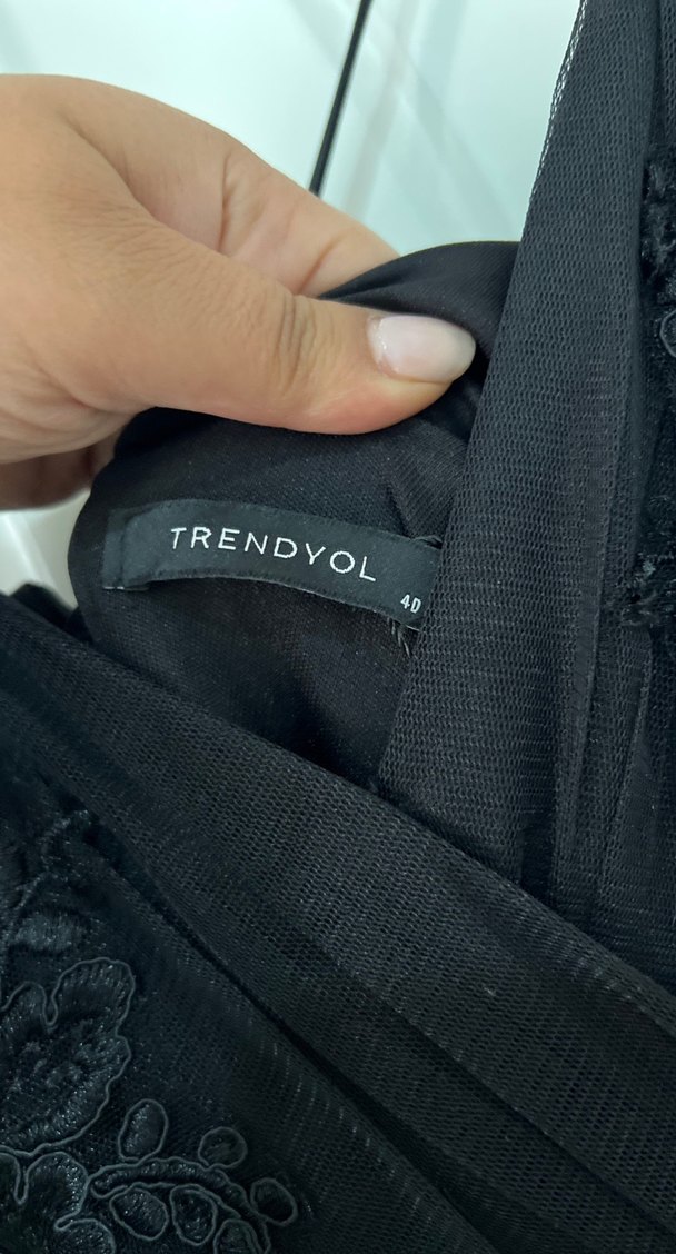 Siyah Dantel İşlemeli Uzun Askılı Abiye Elbise - Görsel 4