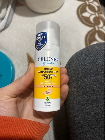 Renkli güneş koruyucu