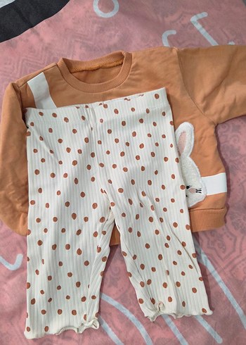 Uzun Kollu Örgü Tavşan Baskılı Bebek Kız Takımı - Görsel 3