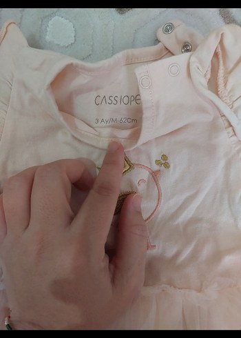 Kız Bebek Beyaz Nakışlı Elbise ve Saç Bandı - Görsel 4