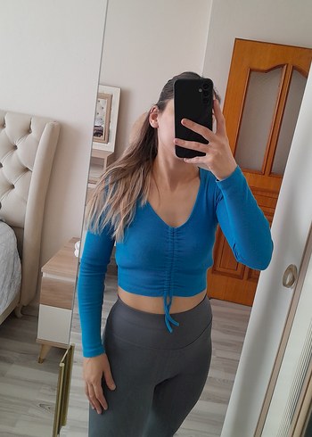 Mavi V Yakalı Uzun Kollu Crop Top